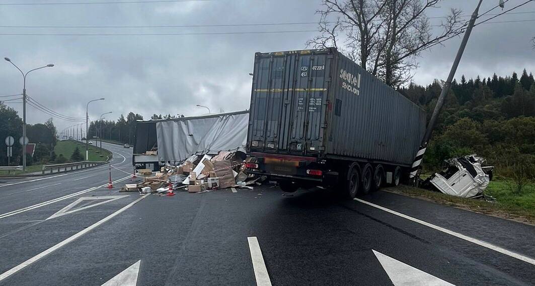 ПРОИСШЕСТВИЕ, В КОТОРОМ ПОГИБ ВОДИТЕЛЬ ГРУЗОВОГО АВТОМОБИЛЯ.