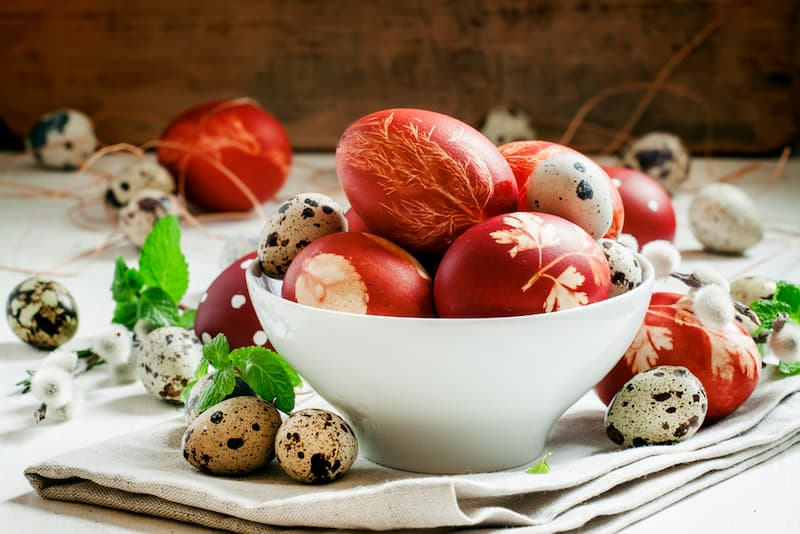 КРАСИМ ЯЙЦА КРАСИВО И БЕЗОПАСНО.